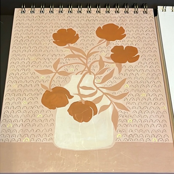 Megan Galante non-dated monthly planner-12 month-pocket & tab-divider-152 pg-NWT - Picture 11 of 12